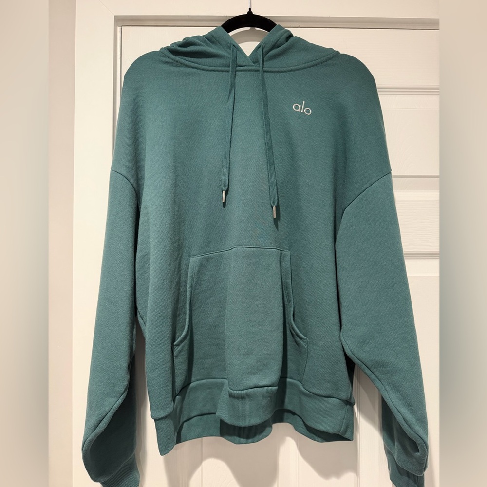 Auth.✅ ALO Yoga RARE Accolade Hoodie in “Winter Ivy” Size Medium💚 - Picture 2 of 8